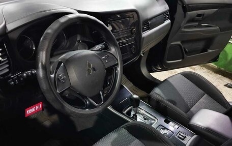 Mitsubishi Outlander III рестайлинг 3, 2019 год, 1 800 000 рублей, 1 фотография