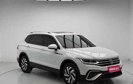 Volkswagen Tiguan II, 2023 год, 2 430 000 рублей, 1 фотография