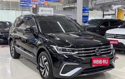 Volkswagen Tiguan II, 2023 год, 2 400 000 рублей, 1 фотография