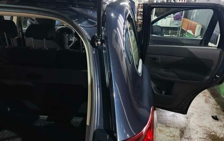 Mitsubishi Outlander III рестайлинг 3, 2019 год, 1 800 000 рублей, 6 фотография