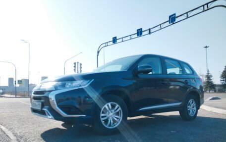 Mitsubishi Outlander III рестайлинг 3, 2019 год, 1 800 000 рублей, 22 фотография