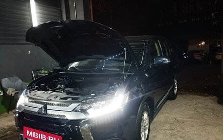 Mitsubishi Outlander III рестайлинг 3, 2019 год, 1 800 000 рублей, 16 фотография