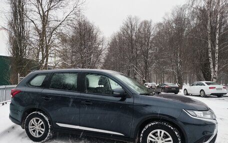 Mitsubishi Outlander III рестайлинг 3, 2019 год, 1 800 000 рублей, 27 фотография