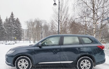 Mitsubishi Outlander III рестайлинг 3, 2019 год, 1 800 000 рублей, 29 фотография