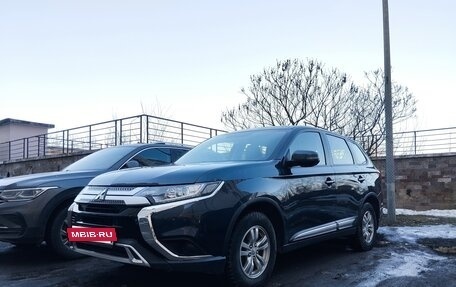 Mitsubishi Outlander III рестайлинг 3, 2019 год, 1 800 000 рублей, 33 фотография