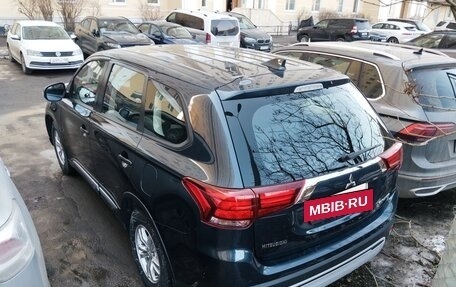 Mitsubishi Outlander III рестайлинг 3, 2019 год, 1 800 000 рублей, 39 фотография