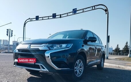 Mitsubishi Outlander III рестайлинг 3, 2019 год, 1 800 000 рублей, 28 фотография