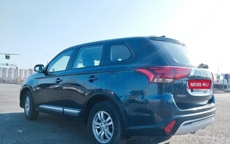 Mitsubishi Outlander III рестайлинг 3, 2019 год, 1 800 000 рублей, 35 фотография