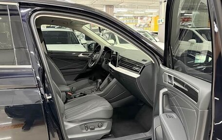Volkswagen Tiguan II, 2023 год, 2 400 000 рублей, 6 фотография