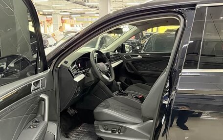 Volkswagen Tiguan II, 2023 год, 2 400 000 рублей, 4 фотография