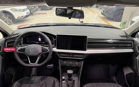 Volkswagen Tiguan II, 2023 год, 2 400 000 рублей, 2 фотография