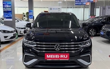 Volkswagen Tiguan II, 2023 год, 2 400 000 рублей, 5 фотография