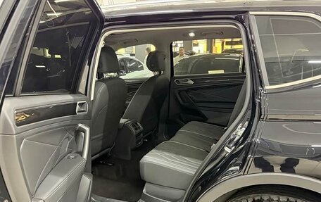 Volkswagen Tiguan II, 2023 год, 2 400 000 рублей, 10 фотография