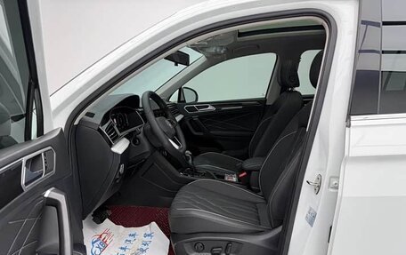 Volkswagen Tiguan II, 2023 год, 2 430 000 рублей, 6 фотография