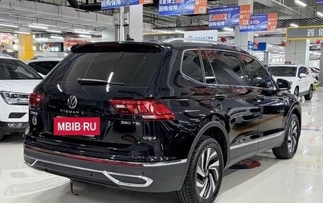 Volkswagen Tiguan II, 2023 год, 2 400 000 рублей, 11 фотография