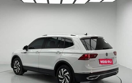 Volkswagen Tiguan II, 2023 год, 2 430 000 рублей, 3 фотография