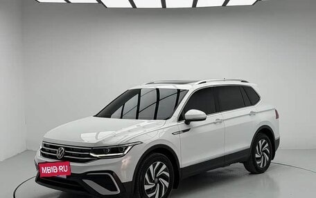 Volkswagen Tiguan II, 2023 год, 2 430 000 рублей, 5 фотография