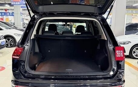 Volkswagen Tiguan II, 2023 год, 2 400 000 рублей, 13 фотография