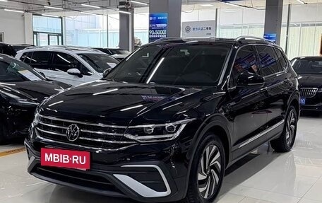 Volkswagen Tiguan II, 2023 год, 2 400 000 рублей, 9 фотография