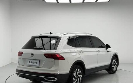 Volkswagen Tiguan II, 2023 год, 2 430 000 рублей, 9 фотография