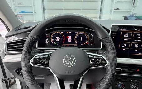 Volkswagen Tiguan II, 2023 год, 2 430 000 рублей, 12 фотография