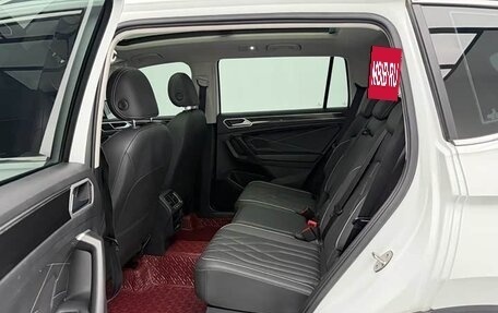 Volkswagen Tiguan II, 2023 год, 2 430 000 рублей, 16 фотография