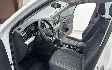 Volkswagen Tiguan II, 2023 год, 2 600 000 рублей, 4 фотография