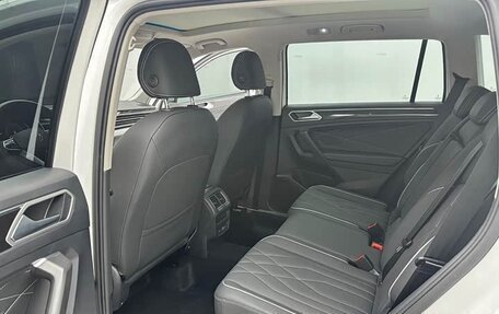 Volkswagen Tiguan II, 2023 год, 2 600 000 рублей, 6 фотография
