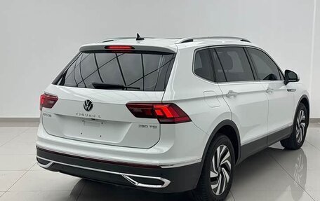 Volkswagen Tiguan II, 2023 год, 2 600 000 рублей, 3 фотография