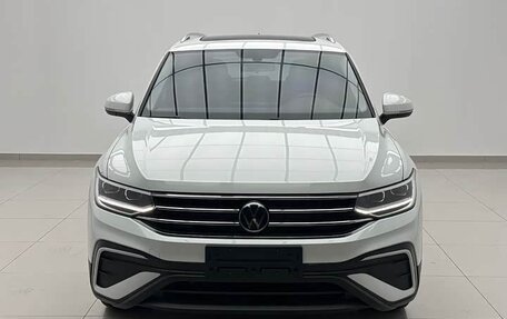 Volkswagen Tiguan II, 2023 год, 2 600 000 рублей, 7 фотография