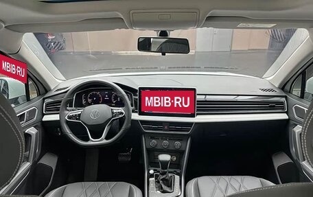 Volkswagen Tiguan II, 2023 год, 2 600 000 рублей, 2 фотография