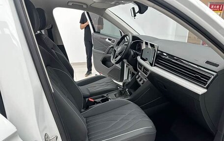 Volkswagen Tiguan II, 2023 год, 2 600 000 рублей, 8 фотография