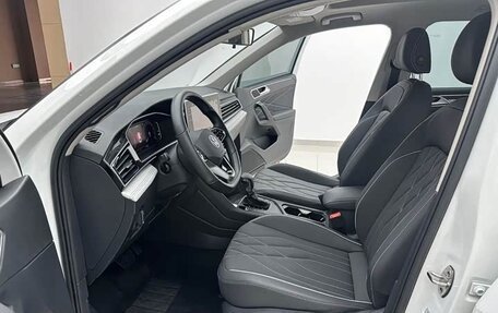 Volkswagen Tiguan II, 2023 год, 2 600 000 рублей, 12 фотография