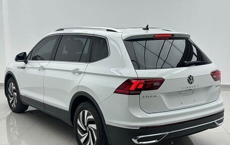 Volkswagen Tiguan II, 2023 год, 2 600 000 рублей, 9 фотография