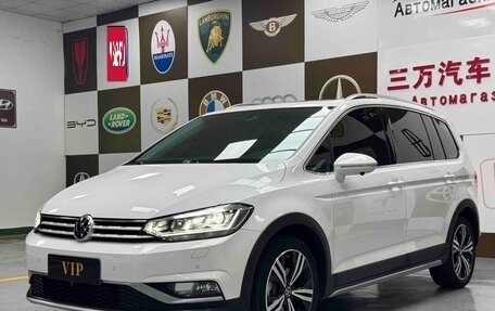 Volkswagen Touran III, 2022 год, 2 330 000 рублей, 1 фотография