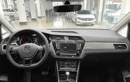 Volkswagen Touran III, 2022 год, 2 220 000 рублей, 11 фотография