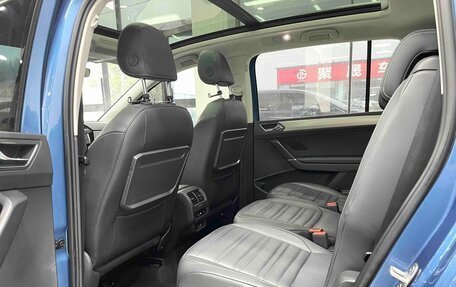 Volkswagen Touran III, 2022 год, 2 220 000 рублей, 7 фотография