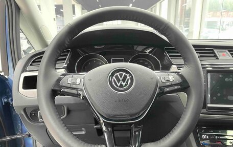 Volkswagen Touran III, 2022 год, 2 220 000 рублей, 10 фотография