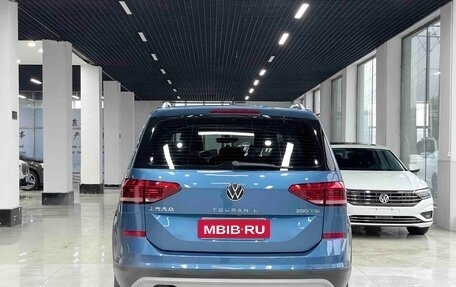 Volkswagen Touran III, 2022 год, 2 220 000 рублей, 5 фотография
