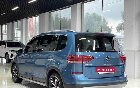 Volkswagen Touran III, 2022 год, 2 220 000 рублей, 4 фотография