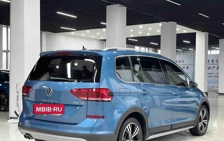 Volkswagen Touran III, 2022 год, 2 220 000 рублей, 6 фотография