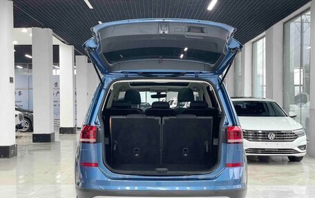 Volkswagen Touran III, 2022 год, 2 220 000 рублей, 17 фотография