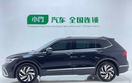 Volkswagen Tiguan II, 2023 год, 2 490 000 рублей, 11 фотография