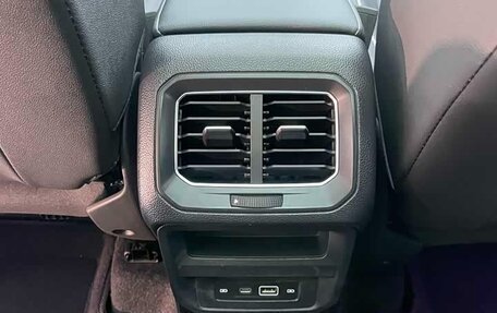 Volkswagen Tiguan II, 2023 год, 2 490 000 рублей, 15 фотография