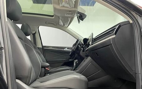 Volkswagen Tiguan II, 2023 год, 2 600 000 рублей, 6 фотография
