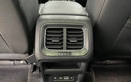 Volkswagen Tiguan II, 2023 год, 2 600 000 рублей, 13 фотография