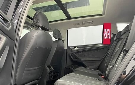 Volkswagen Tiguan II, 2023 год, 2 600 000 рублей, 18 фотография