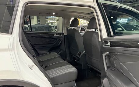 Volkswagen Tiguan II, 2023 год, 2 540 000 рублей, 4 фотография