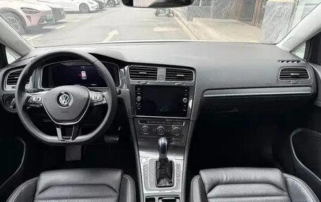 Volkswagen Golf VII, 2018 год, 1 150 010 рублей, 9 фотография