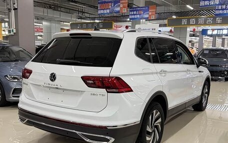 Volkswagen Tiguan II, 2023 год, 2 540 000 рублей, 3 фотография